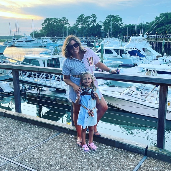 Meet your Posher, Amanda - Picture 2 of 15